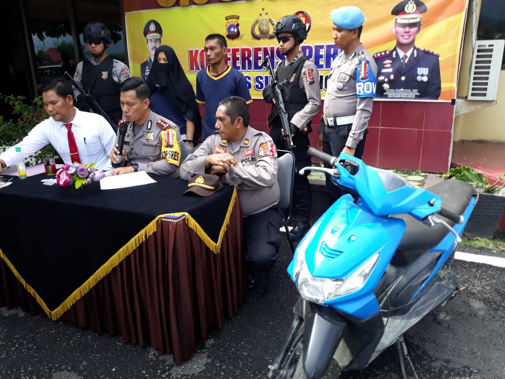 Kapolres Sijunjung AKBP Driharto, SIk menjelaskan kasus curanmor dan narkoba saat jumpa wartawan di Mapolres setempat